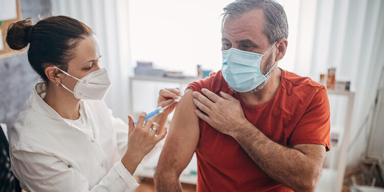 Toronto Public Health works with Shoppers Drug Mart to increase COVID-19 vaccination opportunities for people 50 and older