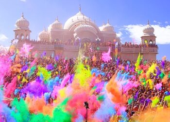 Embrace the Colors: Experience the Vibrant Traditions of Braj Holi Festival!