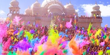 Embrace the Colors: Experience the Vibrant Traditions of Braj Holi Festival!
