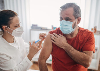 Toronto Public Health works with Shoppers Drug Mart to increase COVID-19 vaccination opportunities for people 50 and older