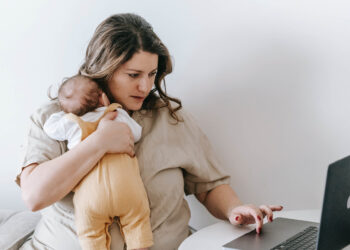 Simply Moms! Movers & Shakers