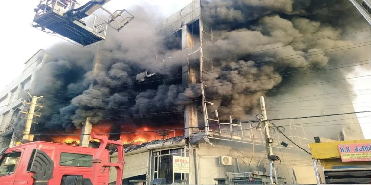 27 killed, many injured in Delhi building fire