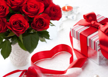 Wedding Anniversary Gifts Ideas to Bring Happiness