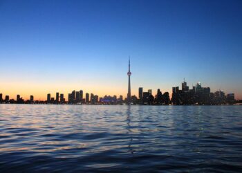 City of Toronto reminds residents to stay safe in hot weather, find a cool space in the Heat Relief Network