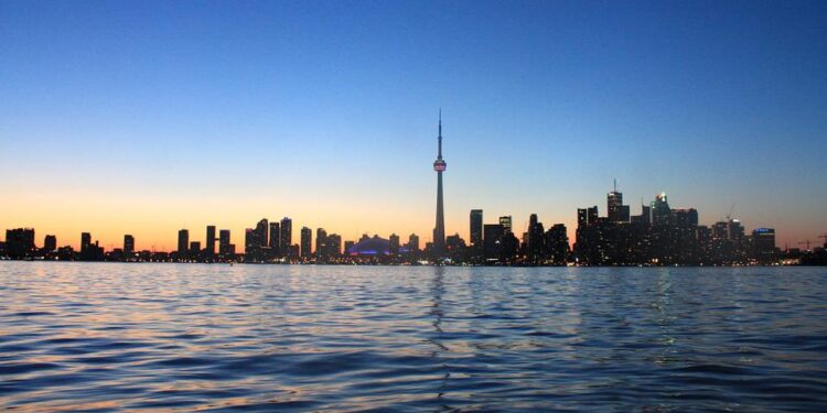 City of Toronto reminds residents to stay safe in hot weather, find a cool space in the Heat Relief Network