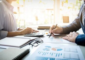 8 Tips on How to Manage Your Finances