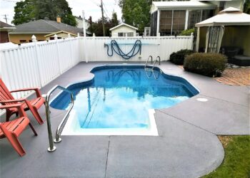 Little drinks with plastic umbrellas on the pool deck!
