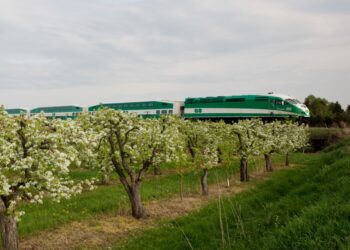 GO train service between Toronto and Niagara Falls is being reintroduced