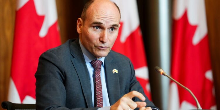 Canada expanding funding for HIV screening