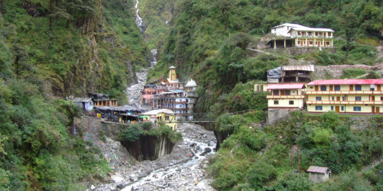 8 Best Places to visit in Yamunotri Dham