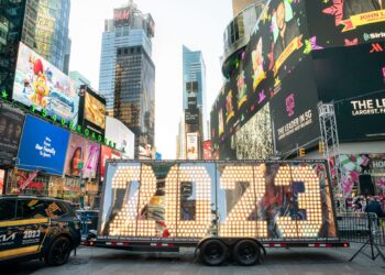 #TimesSquareNYC: Revelers Ready to Experience Excitement of New Year’s Eve!