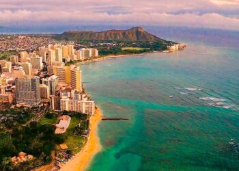 Waikiki Walk with Aloha