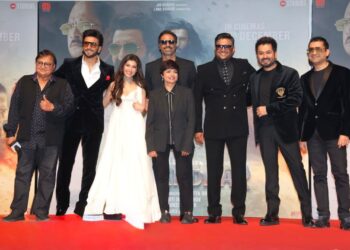 #Dhurandar offers a romantic love anthem!