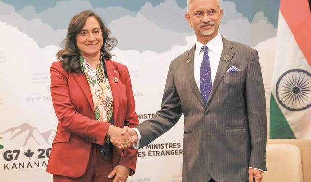 Minister Anand meets with India’s External Affairs Minister